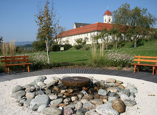 Stiftsgarten-ruheplatz-brunnen