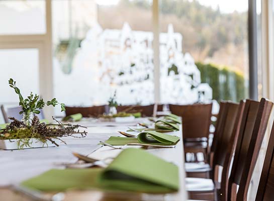 restaurant-tisch-gedeckt