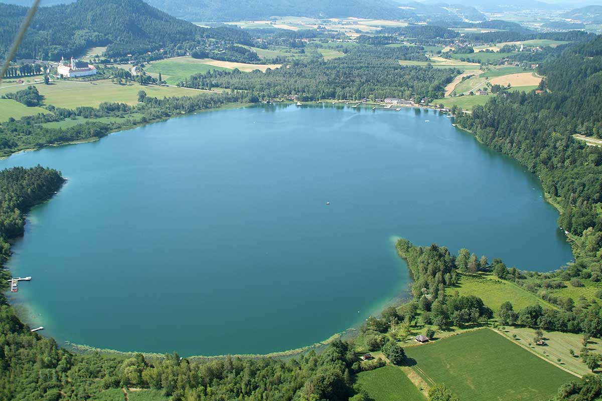 laengsee-von-oben